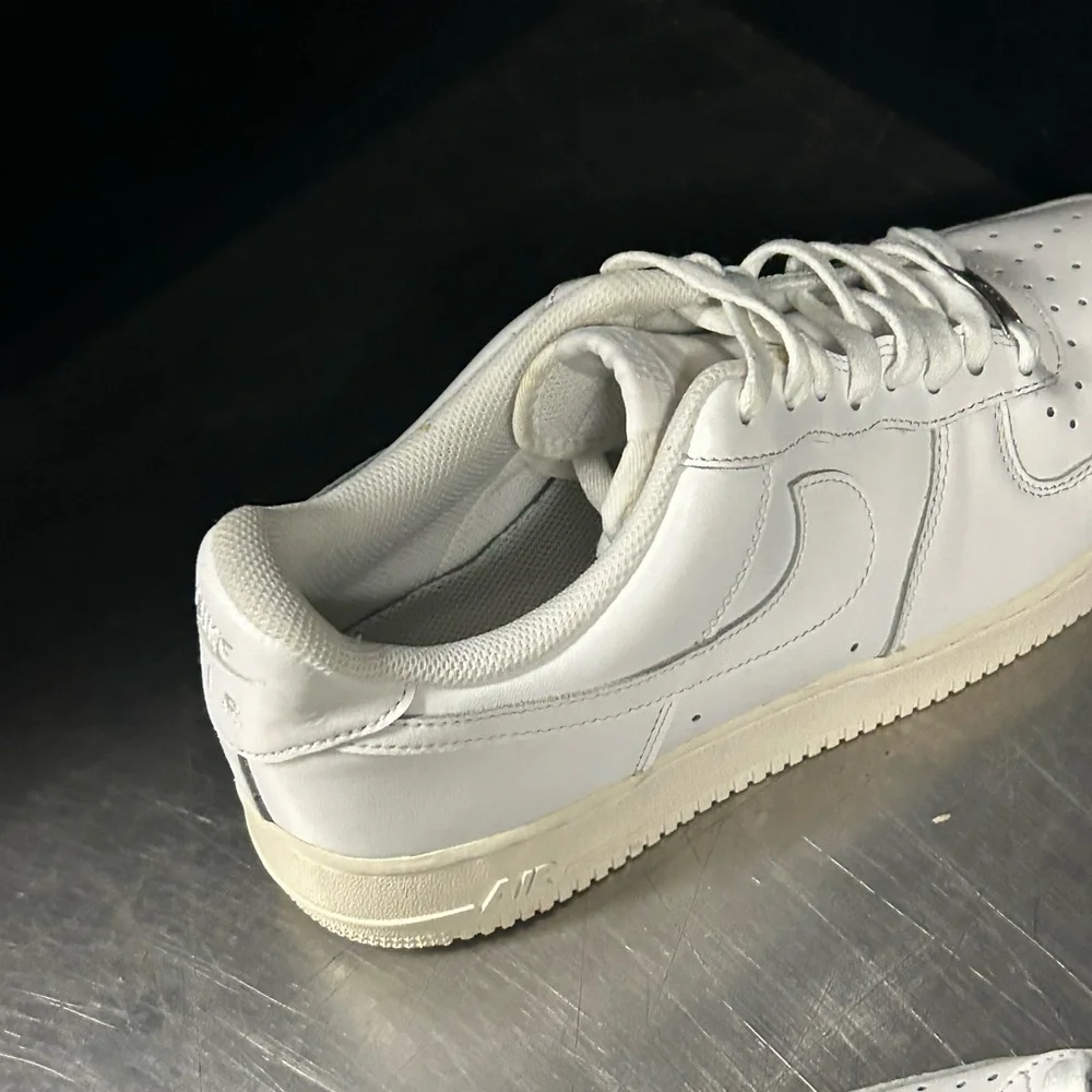 Nike Air Force 1 Size 10.5 Men - Picture 8 of 11
